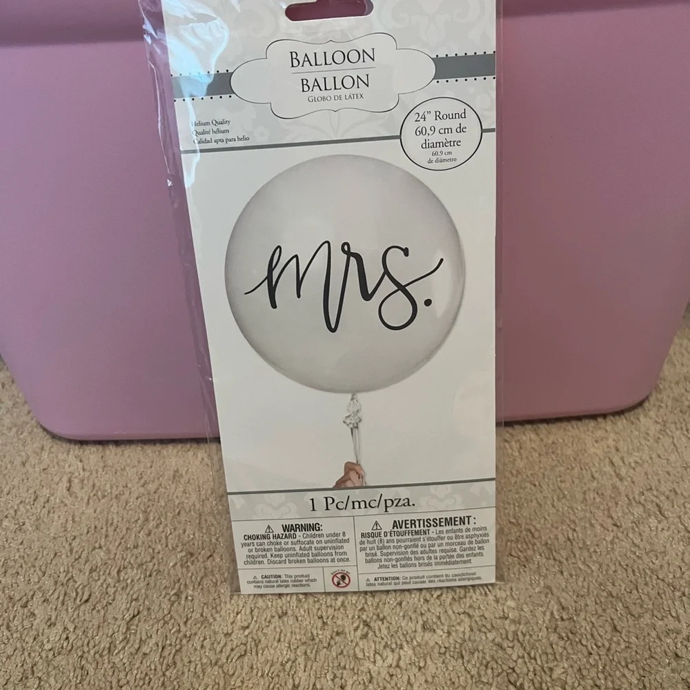 Mr. & Mrs. White Balloons